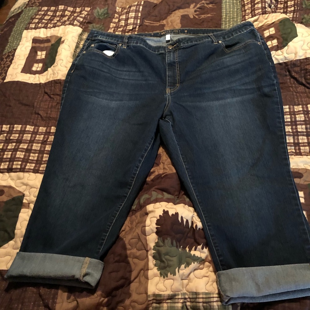 Jennifer Lopez denim capris